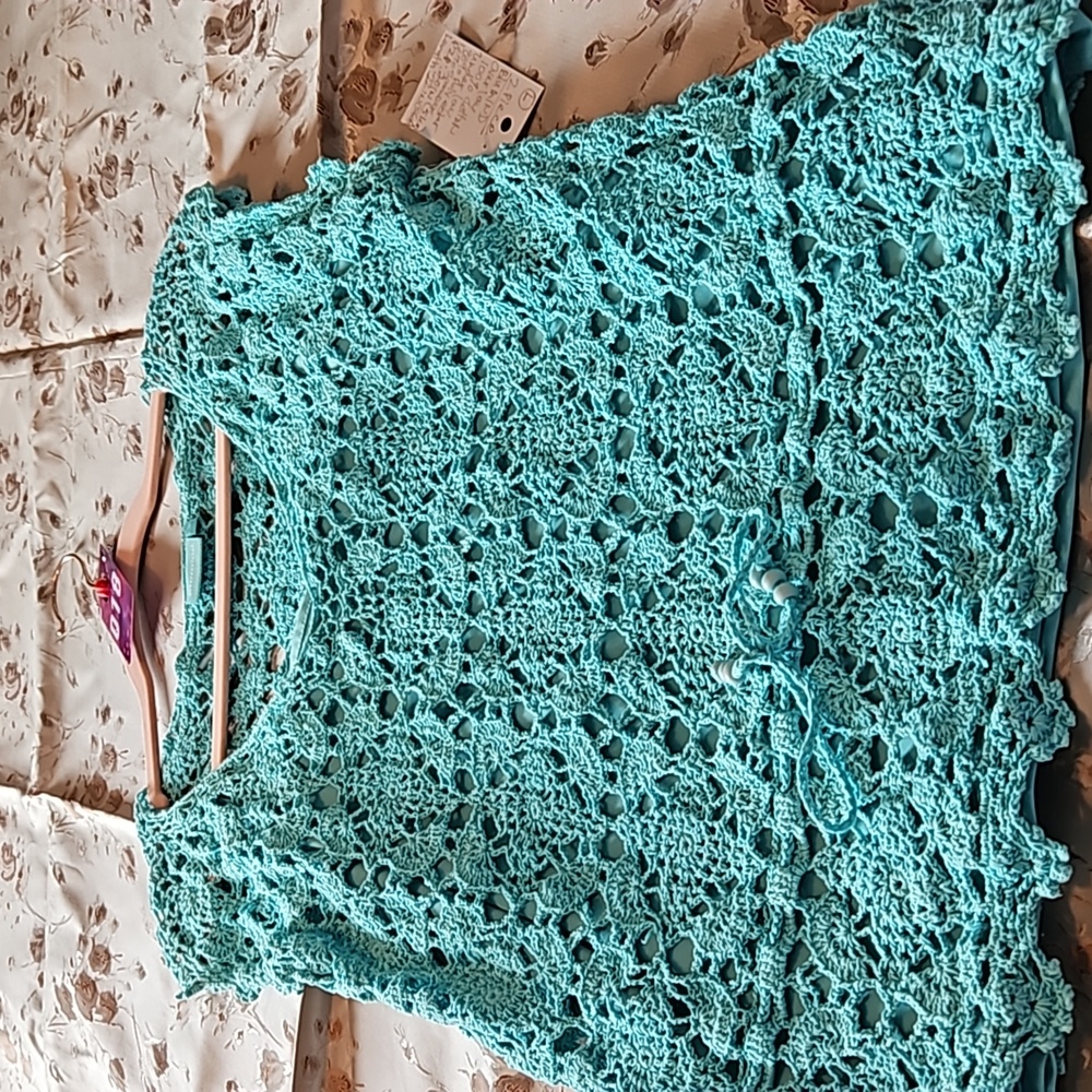 Turquoise knit cap sleeved top w undershirt attached